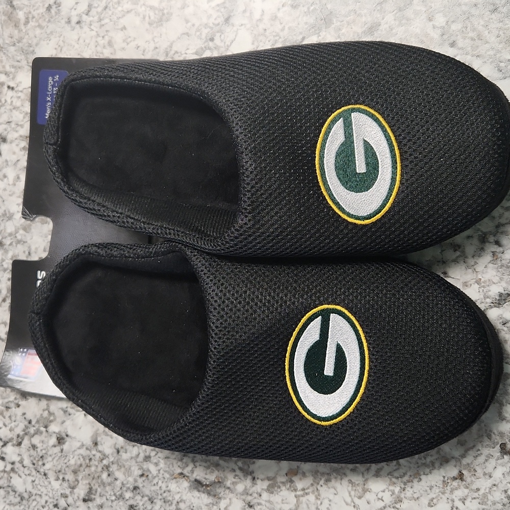 NWT Mens XL Slippers